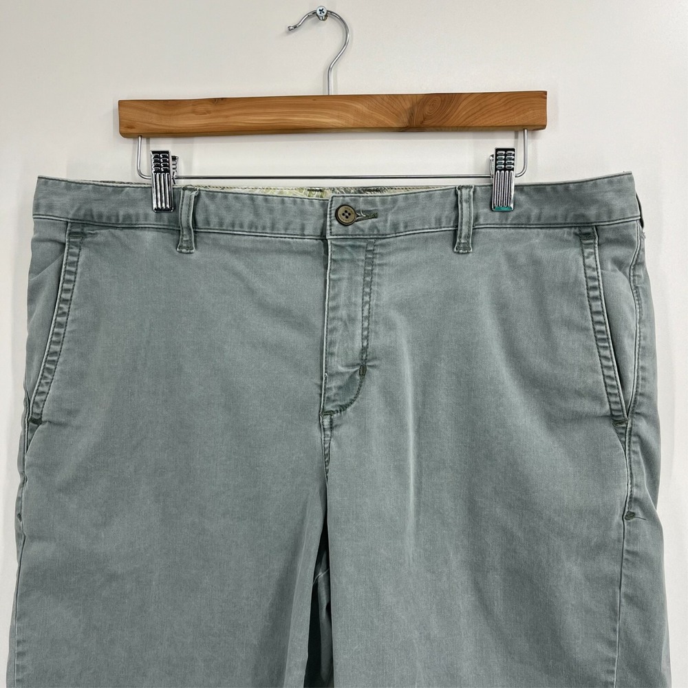 Tommy Bahama Chino Shorts Men's 36 Gray Green Flat Front‎ Pockets Logo Relax - Picture 2 of 9